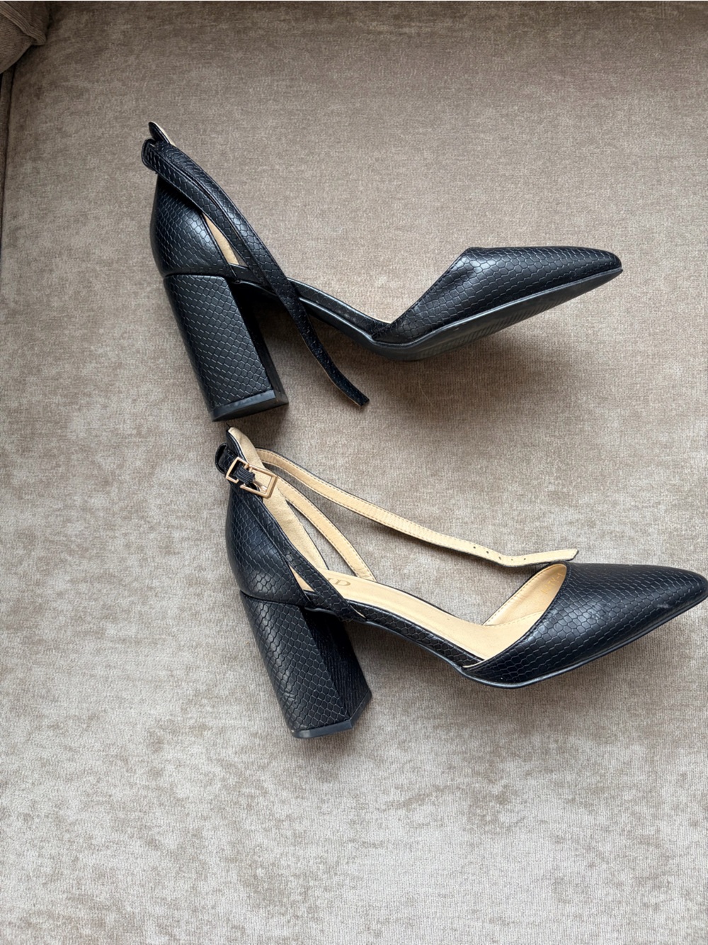 Black Pointed Block Heel Slingback Pumps